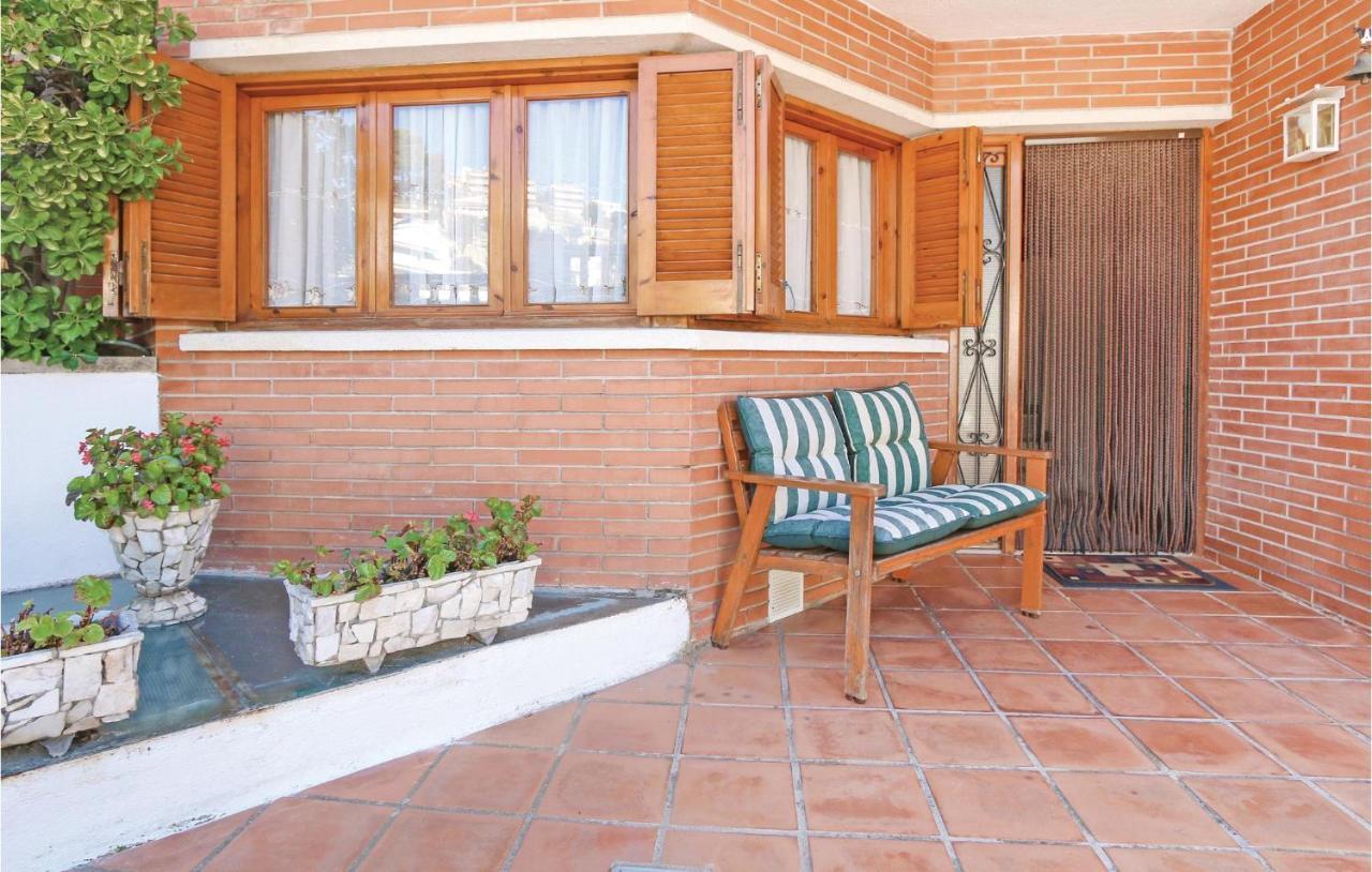 Cozy Home In Santa Susanna With Kitchen エクステリア 写真